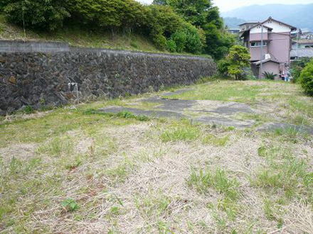 地勢はひな段（三段）になってます