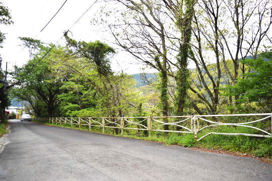 西熱海分譲地　西方面に広がる山並みを望む高台の土地