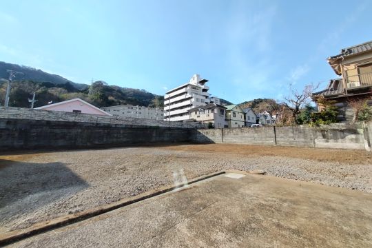 湯河原町土肥　湯河原駅徒歩10分　生活便利な約119坪の平坦地