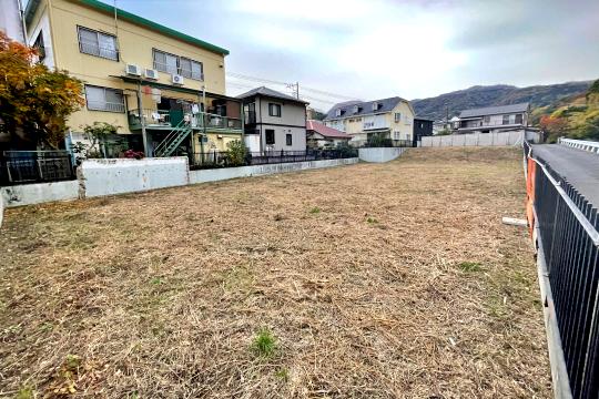 湯河原町中央　駅徒歩圏内で生活便利　事業用用地