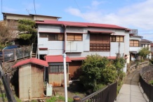 熱海市下多賀　小中学校徒歩圏の古家付き売地　約30坪