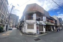 熱海市中央町　熱海中心地の商業エリア　角地の古家売地