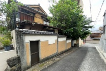 熱海市上宿町　生活便利な住宅地エリア　約68坪　古家付き売地