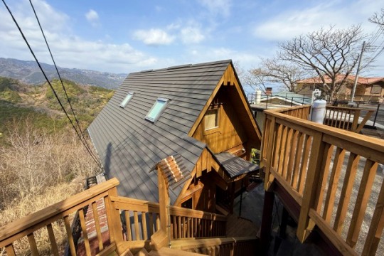 あじろ南熱海が丘　海・山並み望む　癒しのログハウス