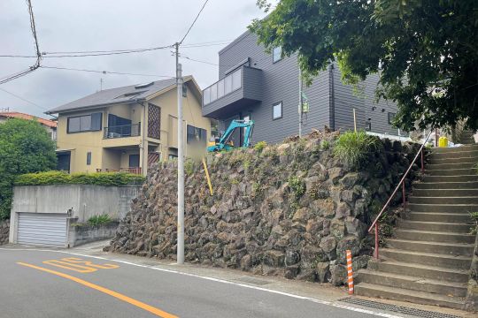 敷地入り口