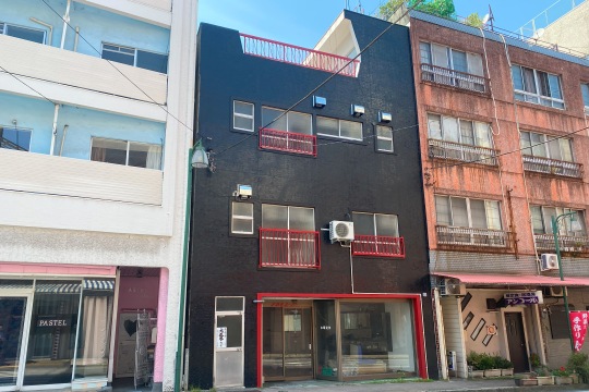 熱海市昭和町　生活便利・観光名所「起雲閣」至近　路面店舗付複合ビル