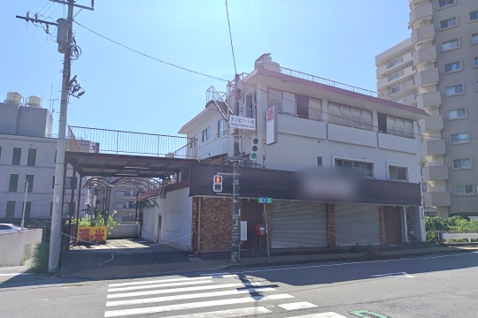 熱海市上宿町　来宮駅徒歩3分　路面店舗＋倉庫＋共同住宅　一棟売