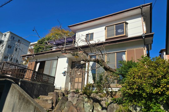 熱海市緑ガ丘町　駐車場2台付　豊富な居室でゆとりの暮らし5LDK＋S