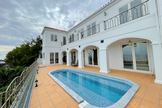 真鶴町岩　屋外プール付　海と空と白壁が映える3LDK+2S邸宅