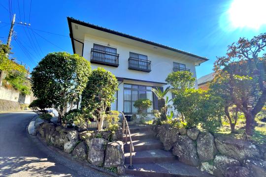 湯河原町宮上　若草山分譲地　温泉付・角地　駐車場2台分あり　7LDK