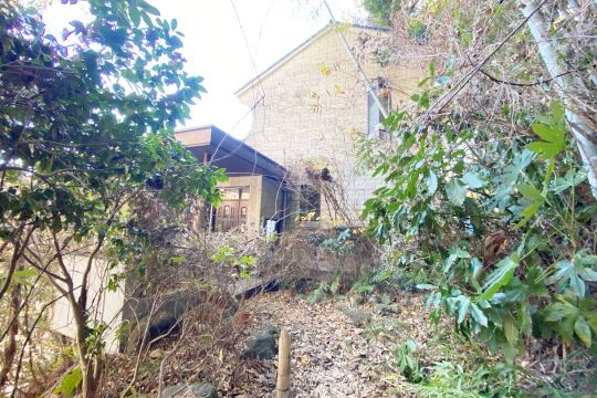 熱海市梅園町　熱海の海を一望　大理石調の浴室と陽光あふれる和室の邸