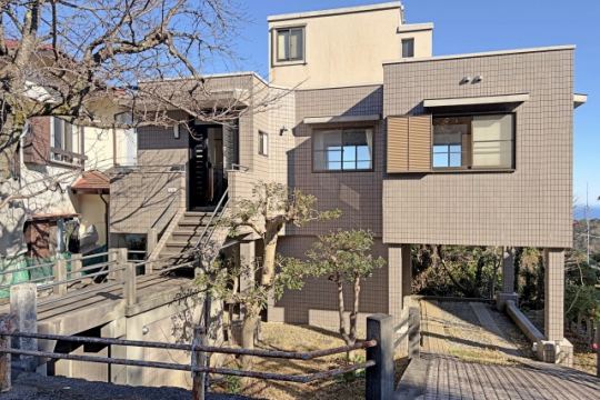 南熱海グリーンヒル別荘地　相模湾を一望する高床式２階建て2LDK