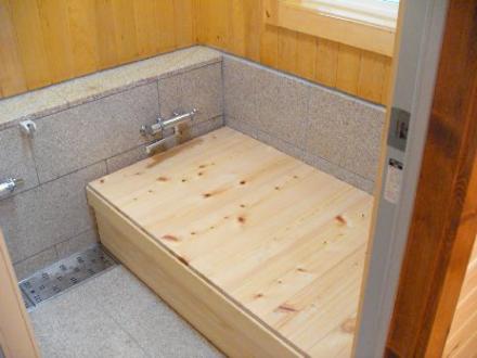 伊豆高原新築ログハウス：浴室