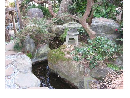 熱海・ゆずり葉分譲地内趣きのある中古住宅：庭