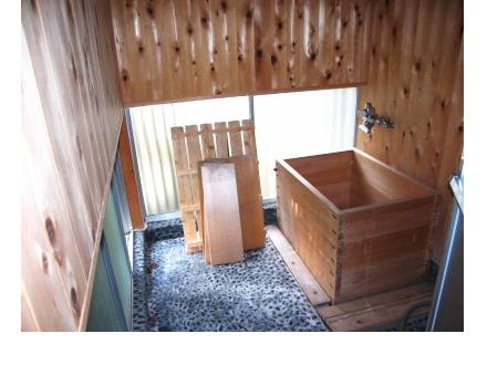熱海・ゆずり葉分譲地内趣きのある中古住宅：浴室