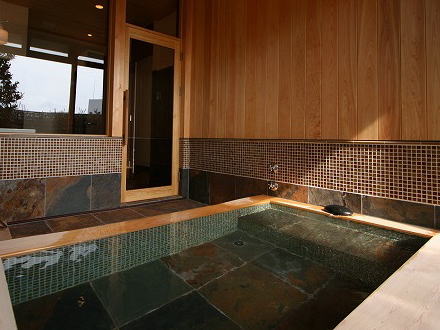 熱海市海光町・昔ながらの邸宅街に囲まれた天然温泉付新築住