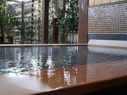 熱海市海光町・昔ながらの邸宅街に囲まれた天然温泉付新築住