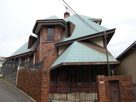 熱海市笹良ケ台町・海を望むオーナーこだわりの洋館別荘