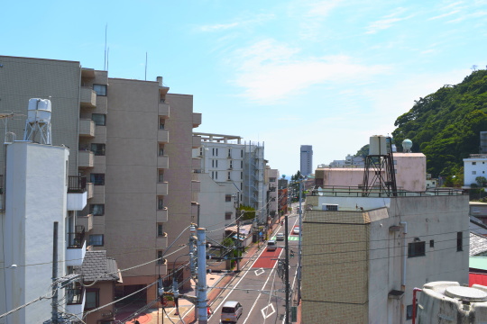 熱海市和田町　バス通り沿いの店舗付住宅 