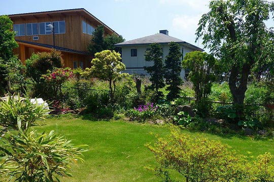 湯河原町吉浜　芝庭のある平屋建て