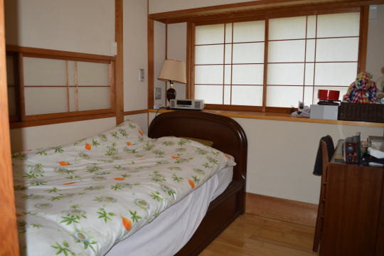 熱海市西山町　小路の奥に佇む小さなロッジ風戸建 