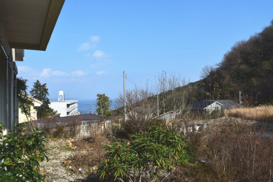 南熱海月見ヶ丘　平成18年築　海を望む三角屋根の戸建