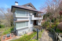 南箱根ダイヤランド　広々お庭と温泉付き　部屋数豊富なこだわりの邸宅