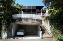西熱海町別荘地　広々ウッドテラス付　癒しのログハウスで長閑な休日