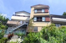 熱海市緑ガ丘町　熱海の街並みと山々を一望する3DK