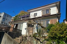 熱海市緑ガ丘町　駐車場2台付　豊富な居室でゆとりの暮らし5LDK＋S