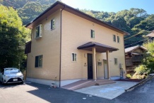 熱海市梅園町　広々お庭と敷地内駐車場付き　南向き５LDK