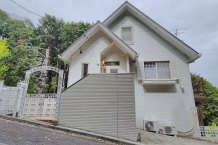 熱海自然郷　温泉とともに　暖炉と家具家電付きの邸宅