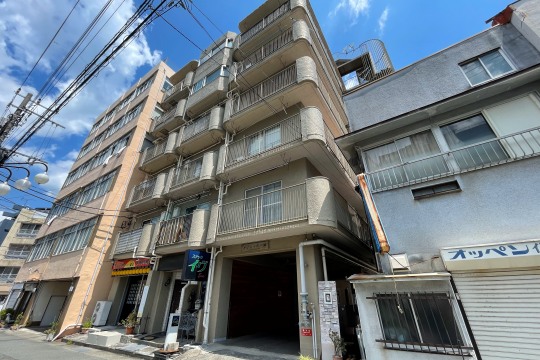 熱海市渚町　熱海港すぐ・賑やかな中心地の戸別温泉付きMS・1LDK