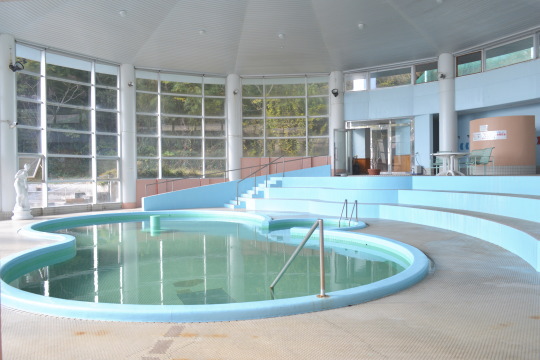 温水プール