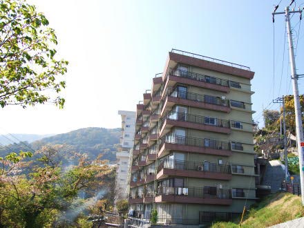 熱海市伊豆山・熱海アビタシオン３号棟：外観