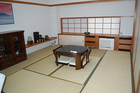 フジタ第二箱根山マンション・戸別温泉檜風呂：和室