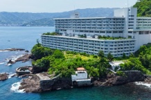 シャトーテル赤根崎　相模灘を一望する海際のリゾートマンション